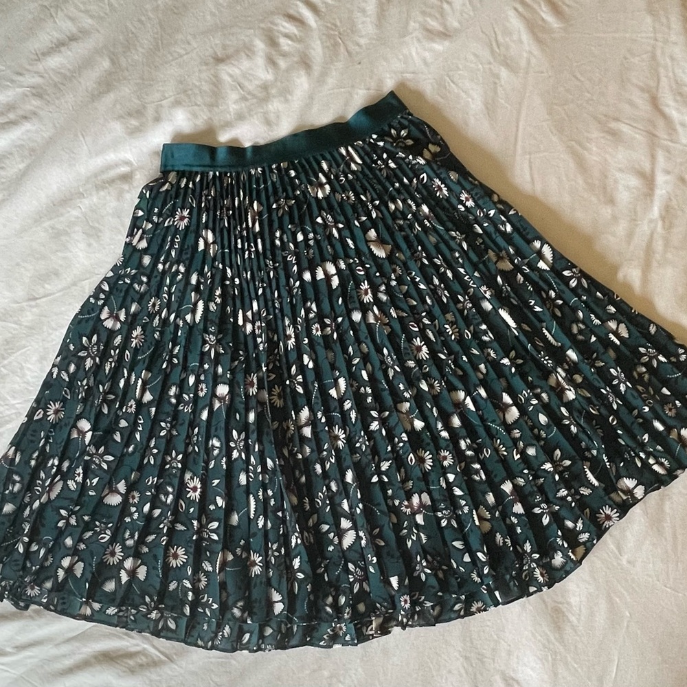 Express | Floral Pleated Midi Skirt | Small | Green - Picture 2 of 5